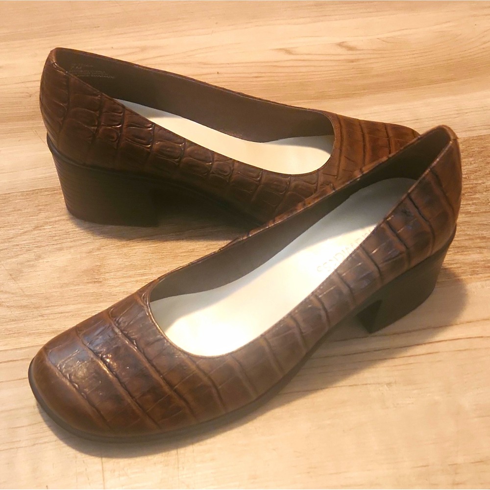 Chadwicks Brown Croc Embossed Leather Pump, Round Toe Slip-On, Women's 7 M